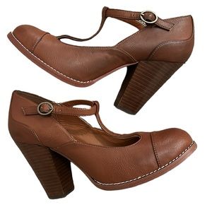 Crown Vintage Adjustable T-strap Mary Jane chunky heel, Cognac Brown, size 9